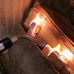 TFA Dostmann TFA 98.1118.01 Elektronisches Lichtbogen Stabfeuerzeug Mit Flexiblem Hals -Deuter Speichern Feuerzeug 98 1118 Anwendung2